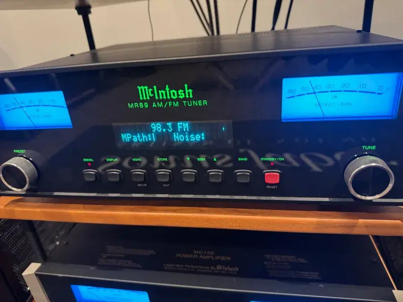 McIntosh MR89 FM Tuner