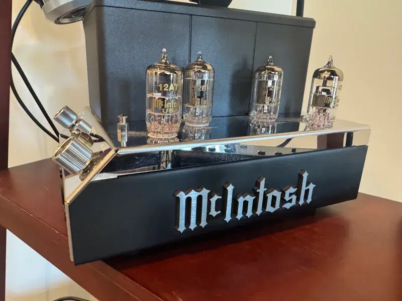 McIntosh MHA200 Headphone Amplifier